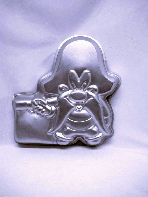 ysam-01 Yosemite_Sam_Cake_Pan